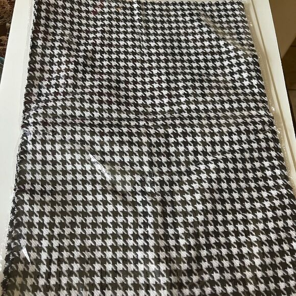 CLASSY HOUNDSTOOTH Scarf!  - Picture 4 of 7